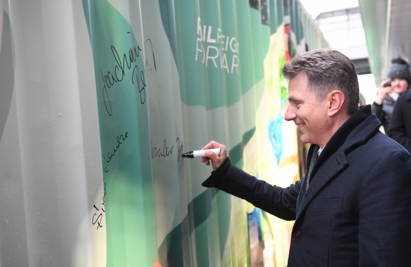 BERLIN WELCOMES NOAH'S TRAIN