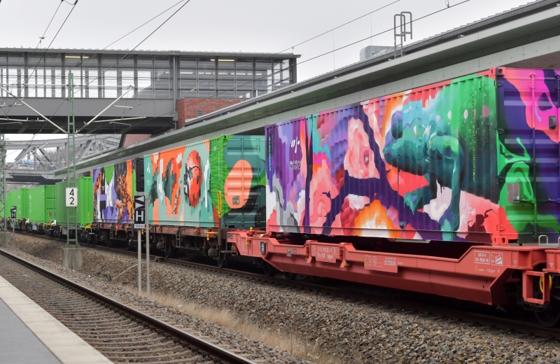 BERLIN WELCOMES NOAH'S TRAIN