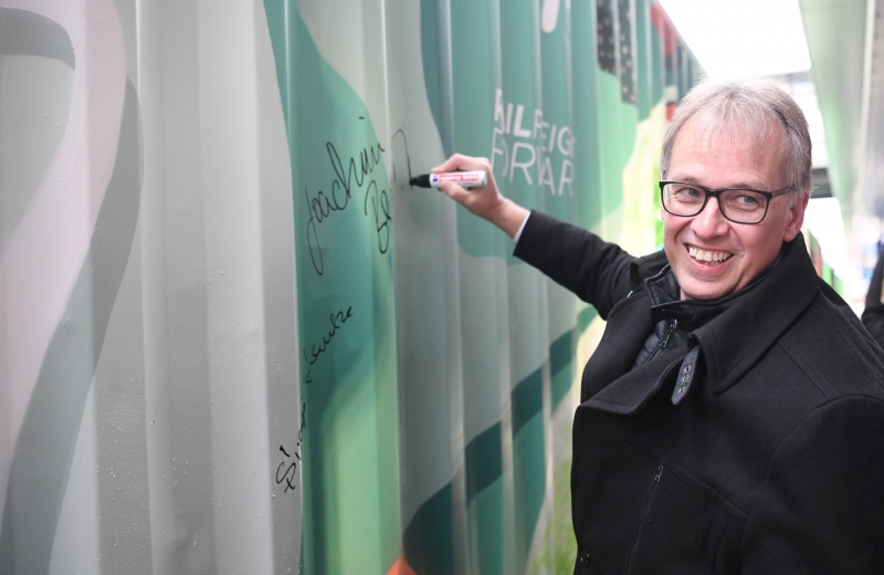 BERLIN WELCOMES NOAH'S TRAIN